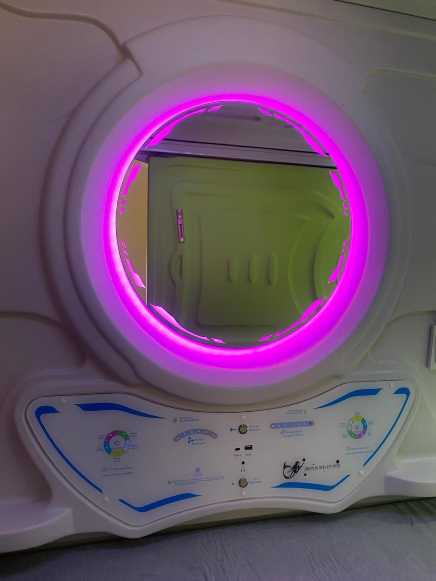 Hostel Mermaid Space Capsule Palermo