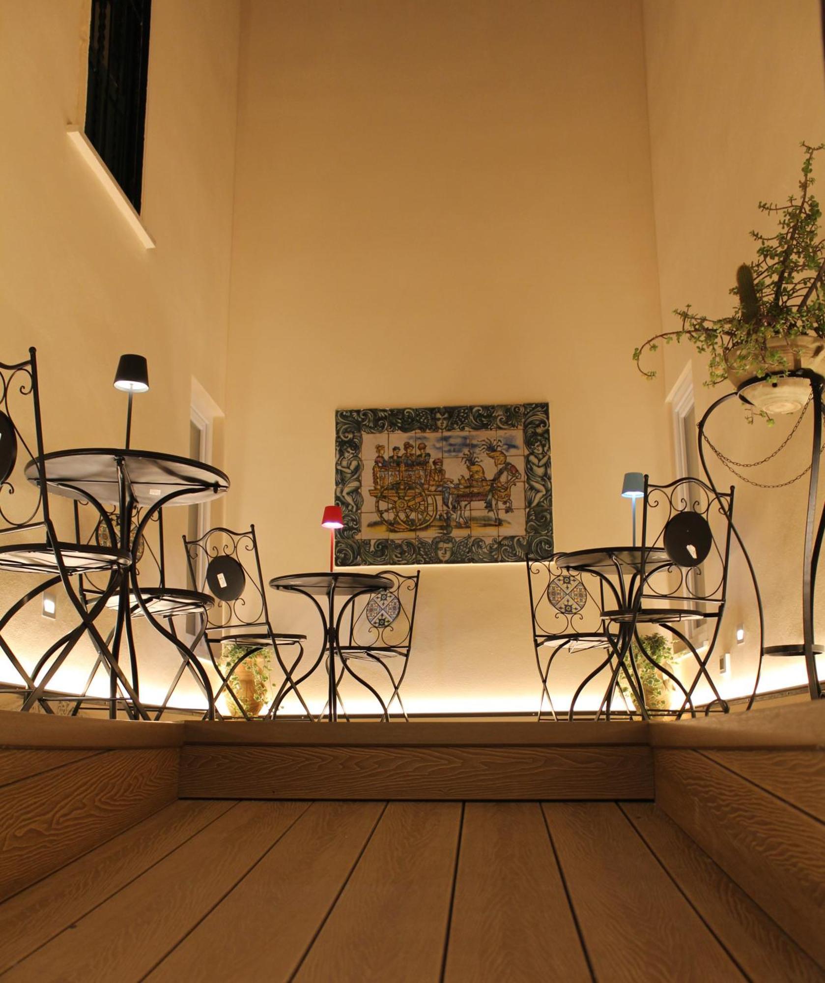 Falstaff & Guest house *