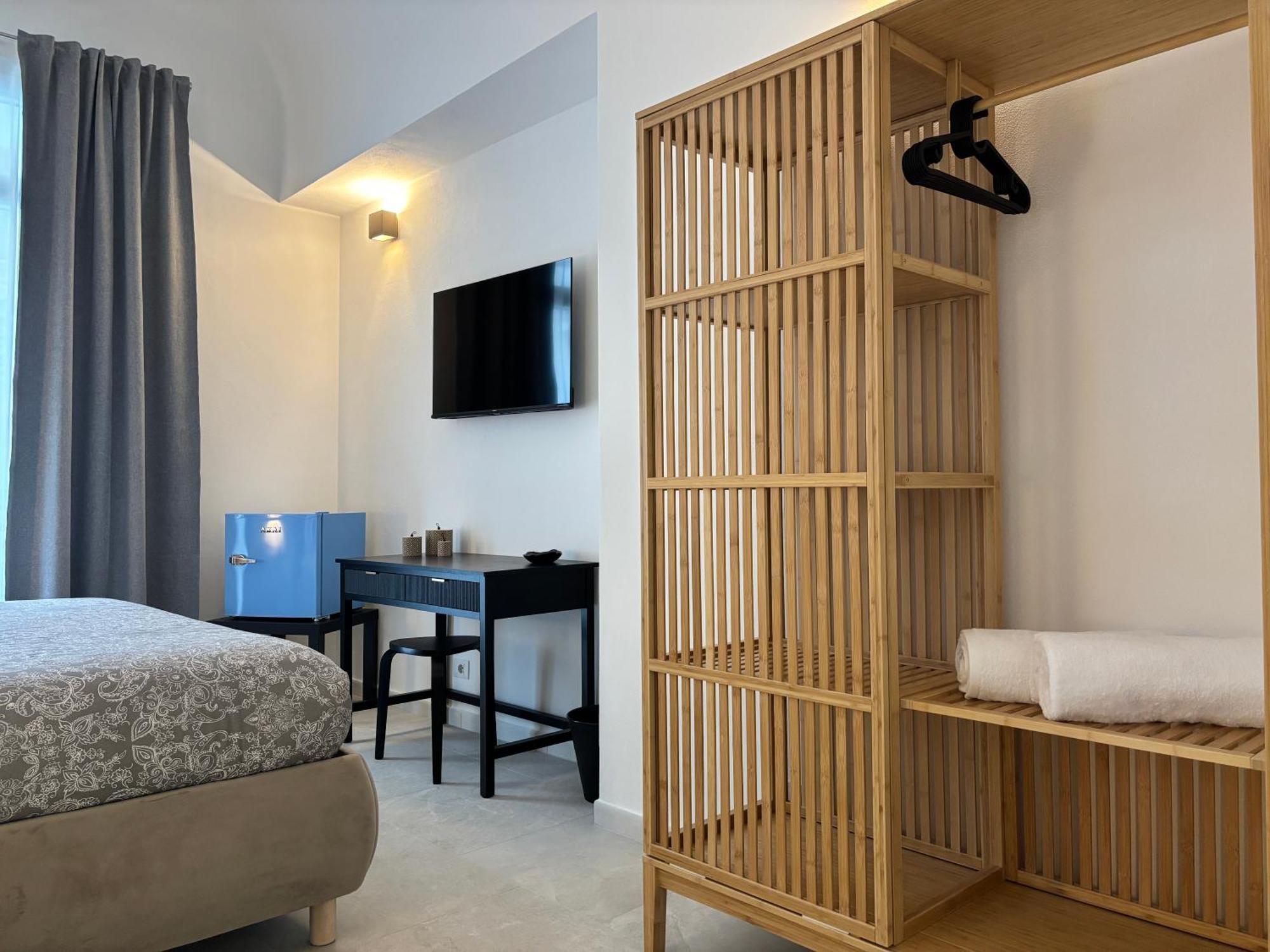 Homestay Historic Balcony & On Via Maqueda