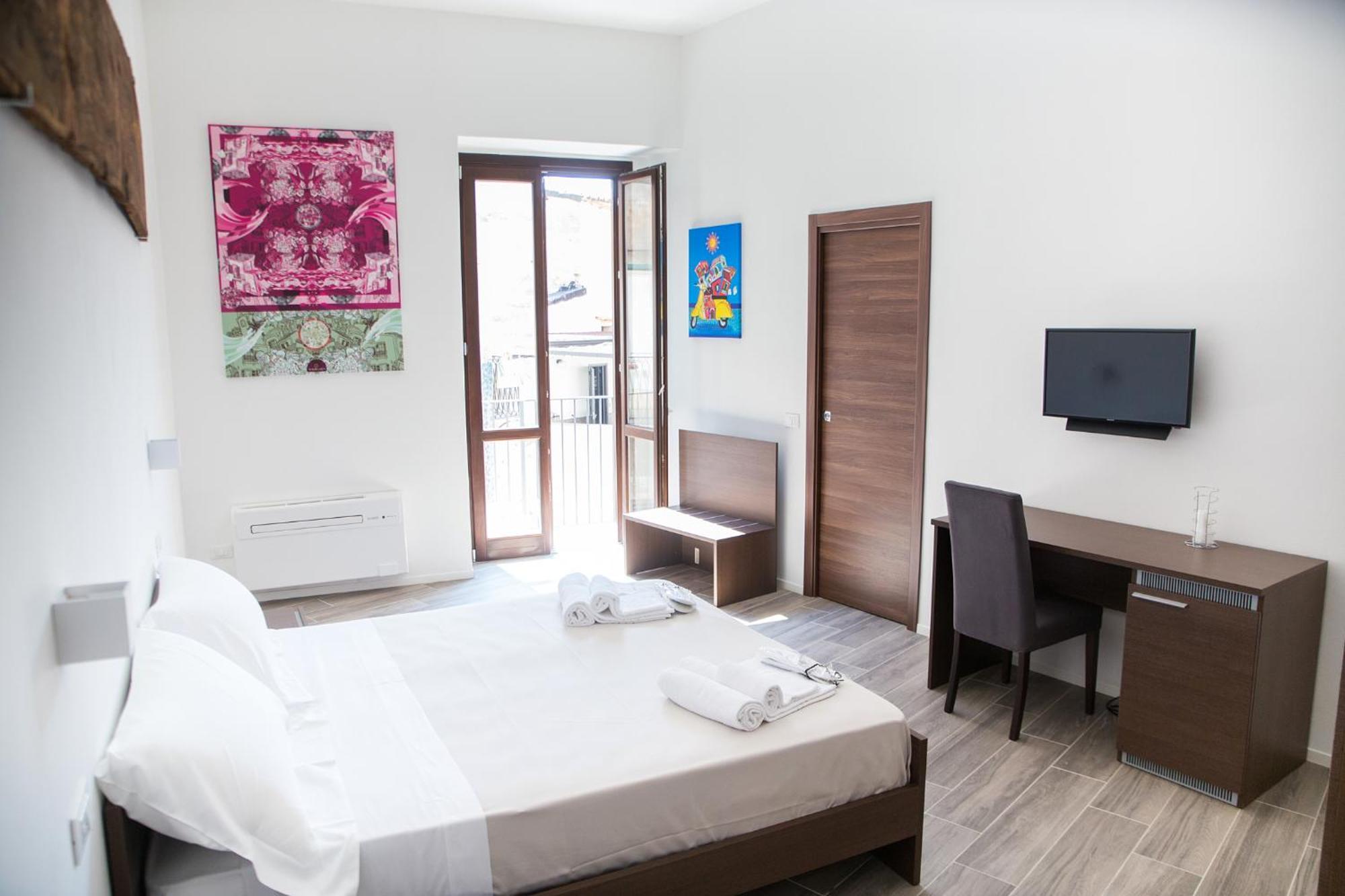 Porta Di Castro Aparthotel