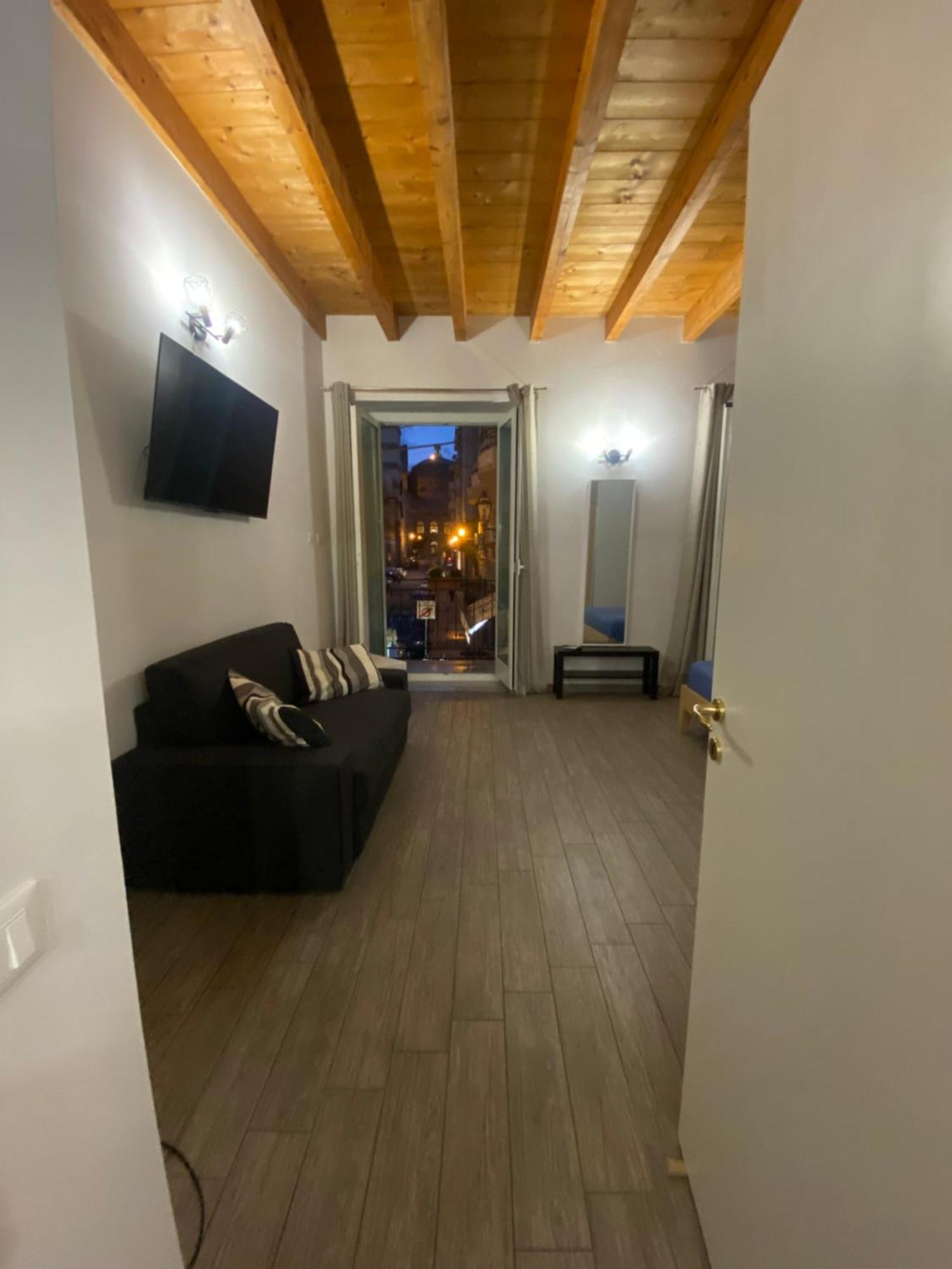 White House Theater Massimo Apartment Palermo