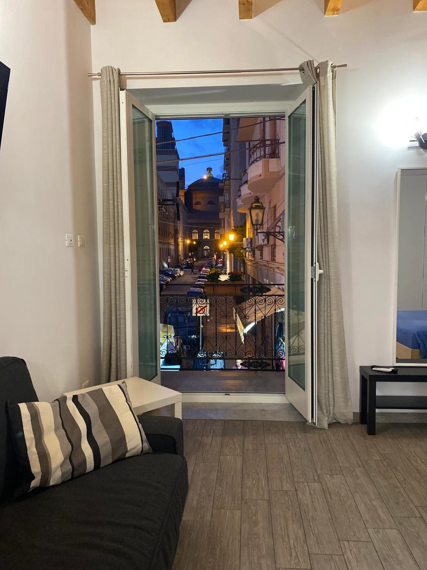 Apartment White House Theater Massimo Palermo