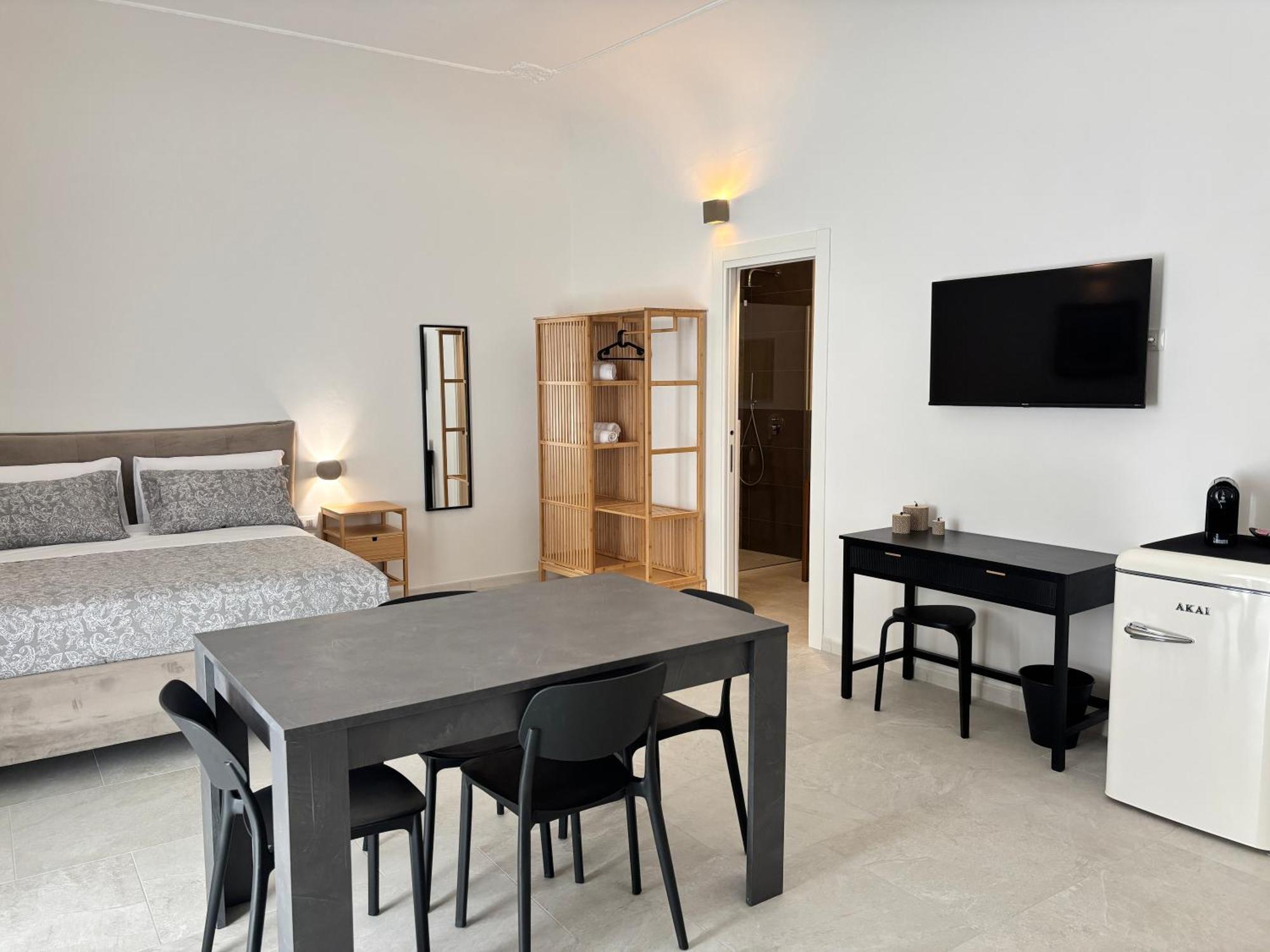 Homestay Historic Balcony & On Via Maqueda *