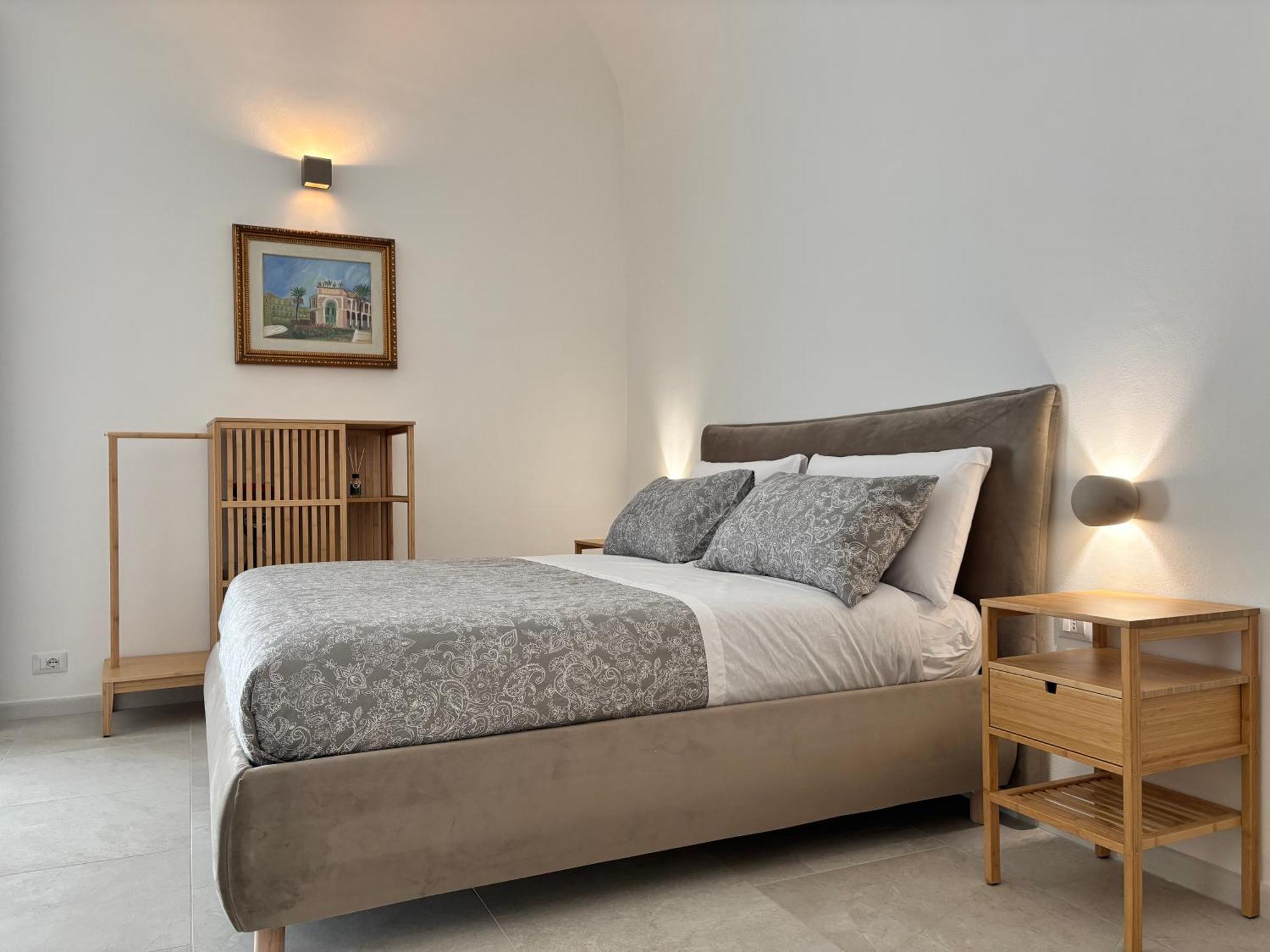 Homestay Historic Balcony & On Via Maqueda *