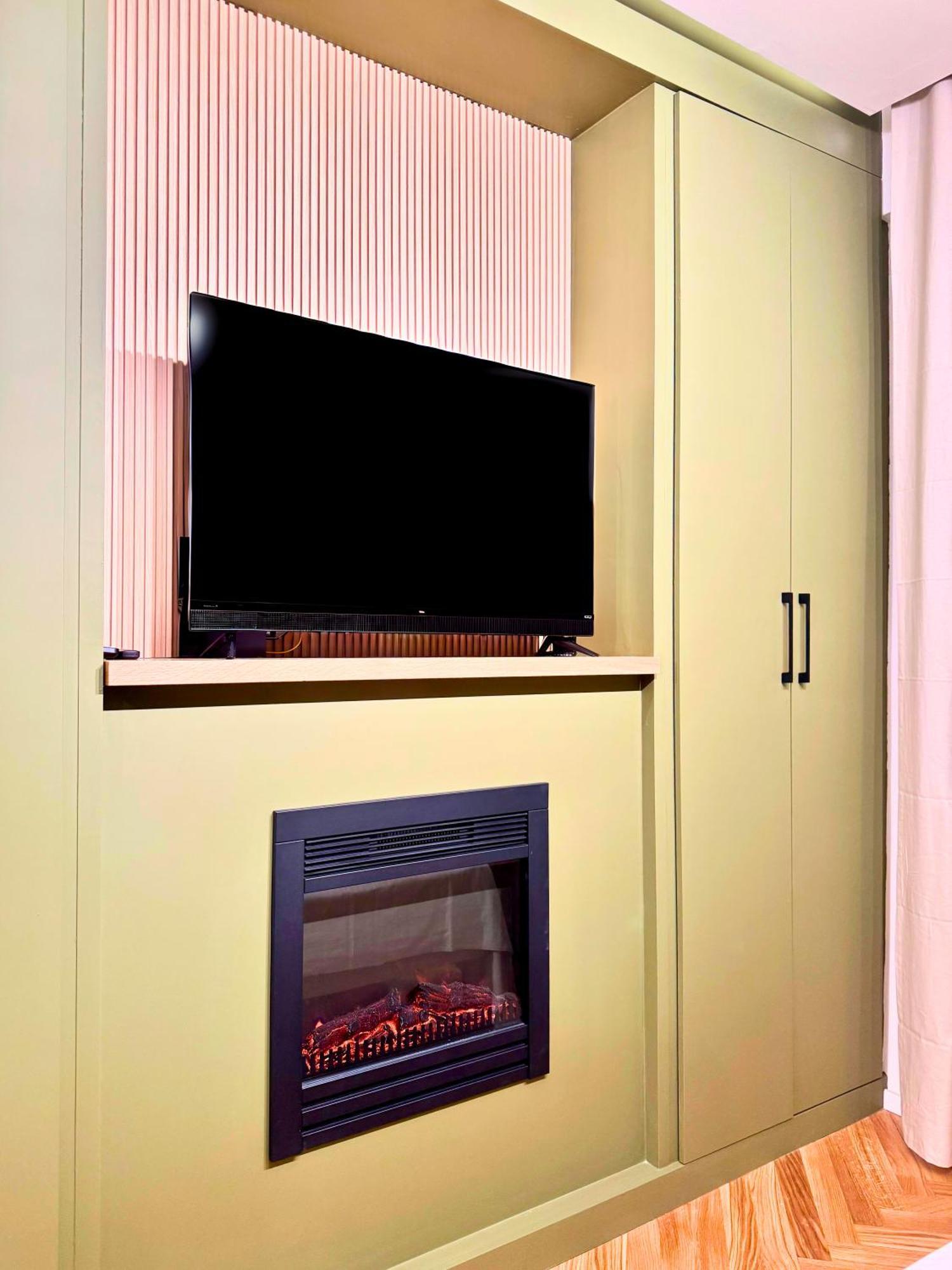 Plaza Apartment *