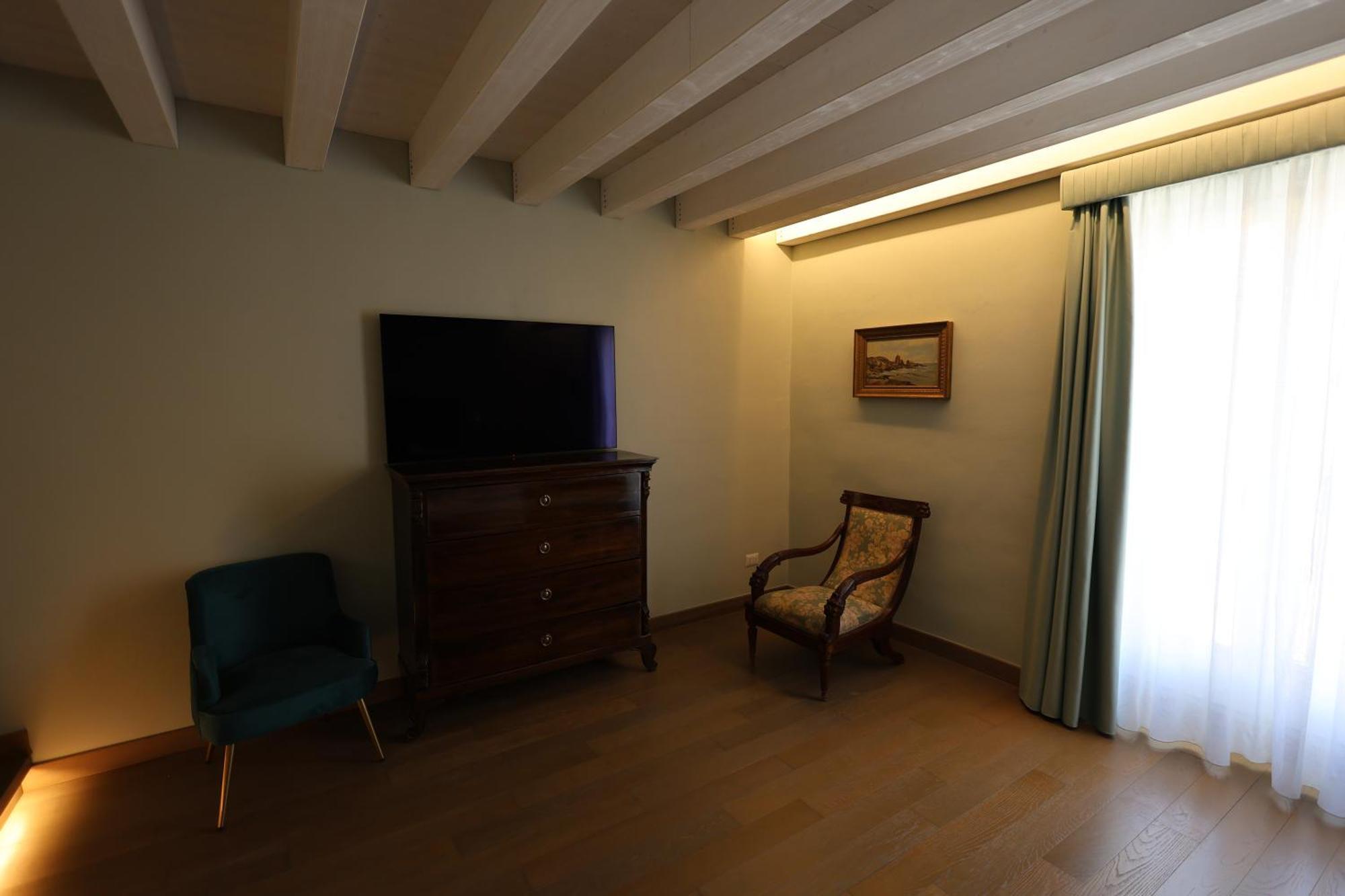 Apartment Palazzo De Gregorio - *