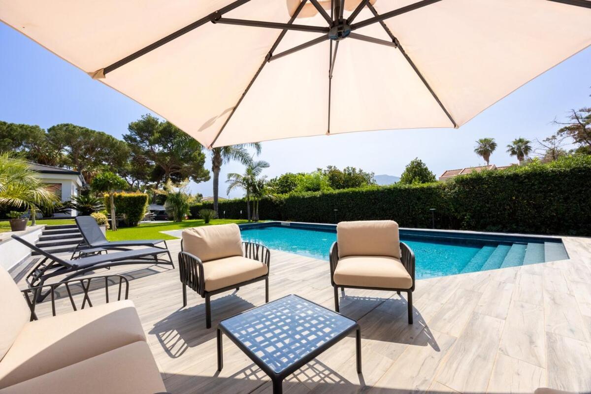 Ibis With Swimming Pool *