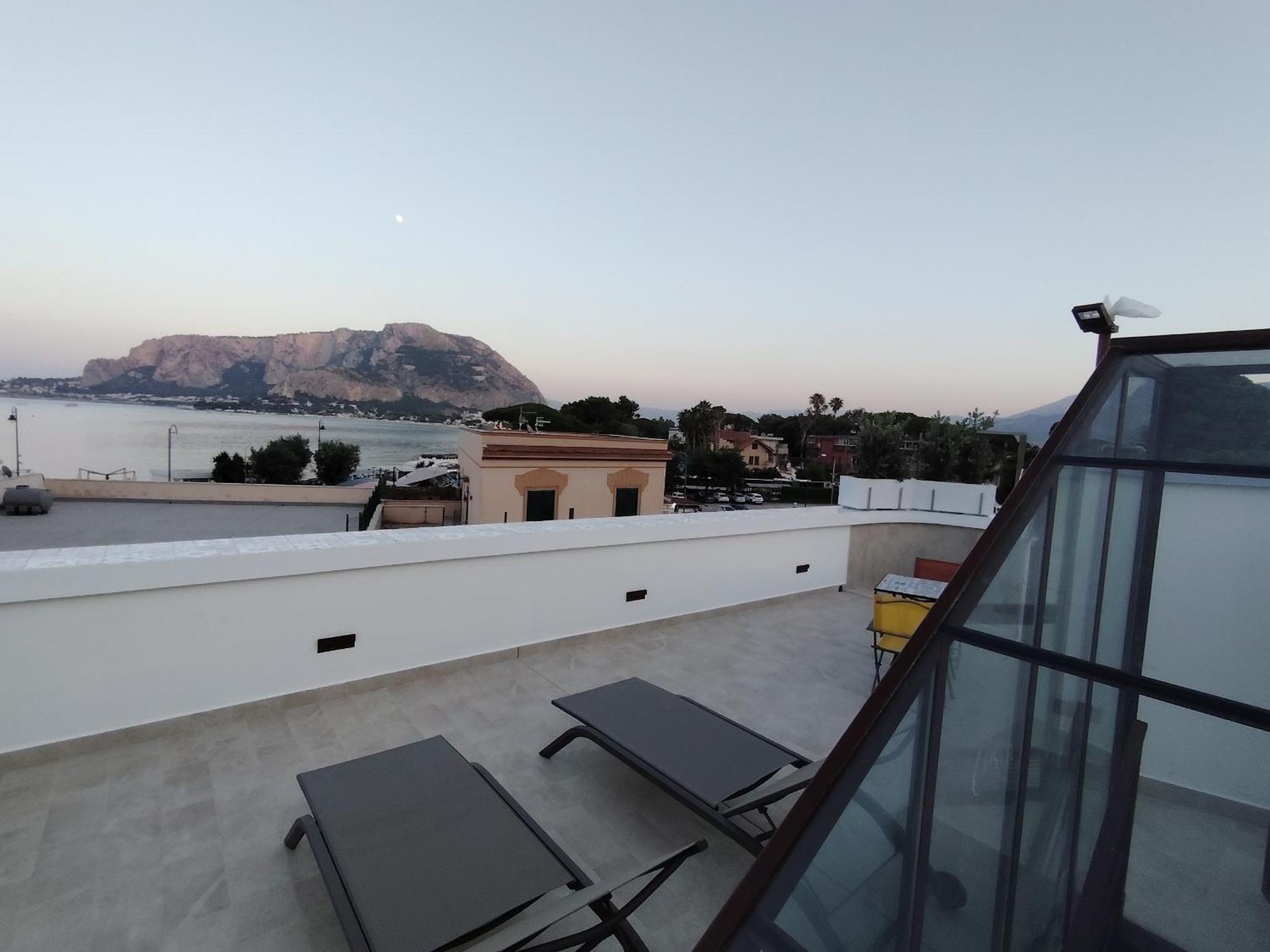 La Terrazza Del Sole Di Mondello Privatunterkunft Palermo