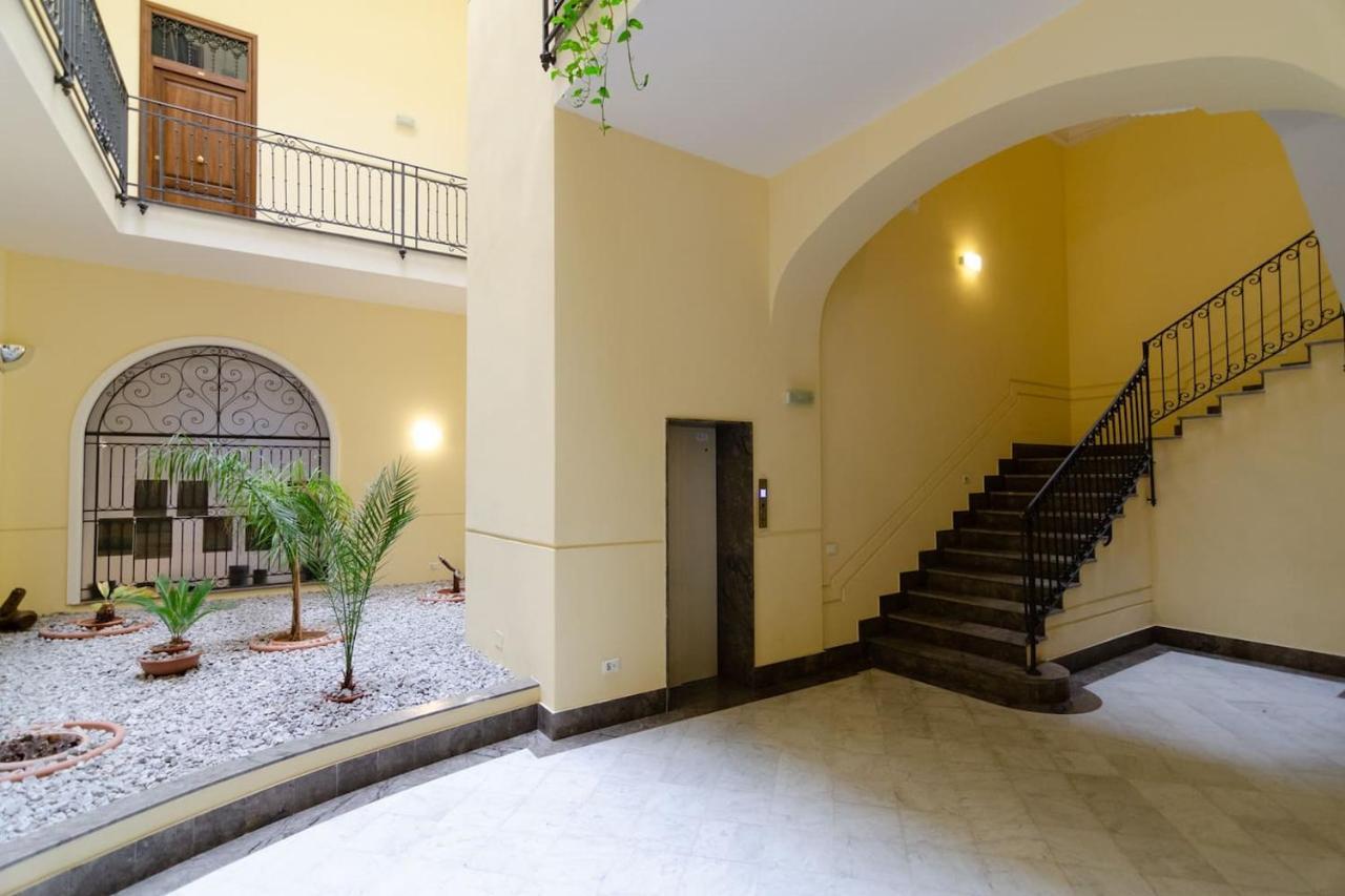Santa Chiara 9 Apartment