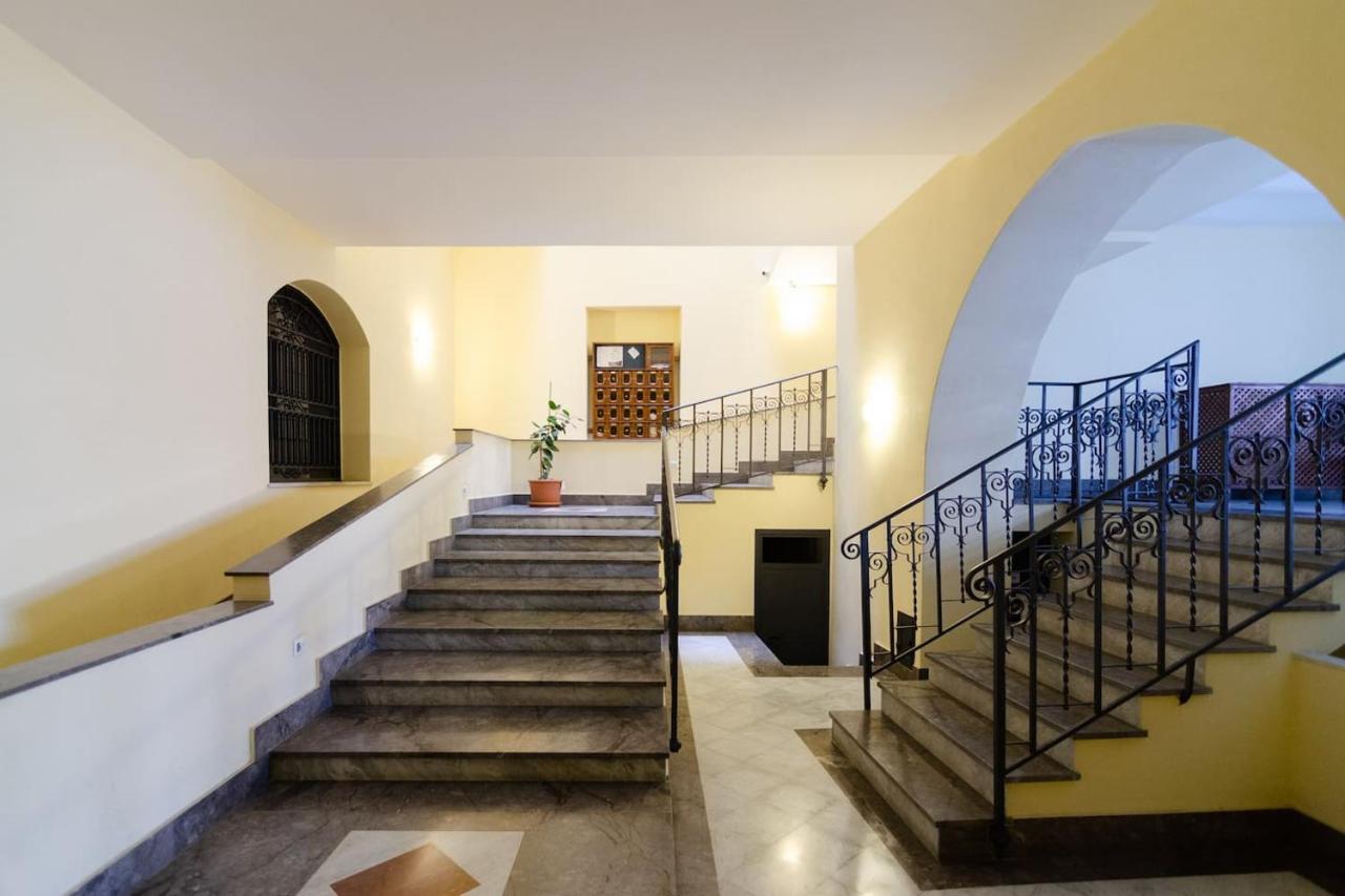 Santa Chiara 9 *